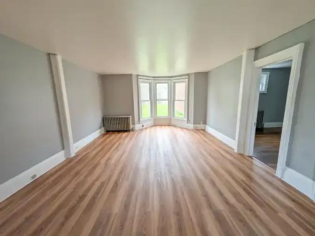 For Rent 3 Bedroom House Fort Erie ON DS103879286