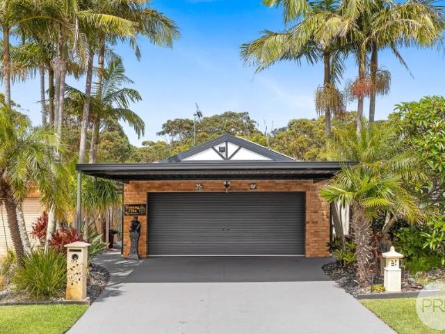For Rent 3 Bedroom House FINGAL BAY NSW DS105946171