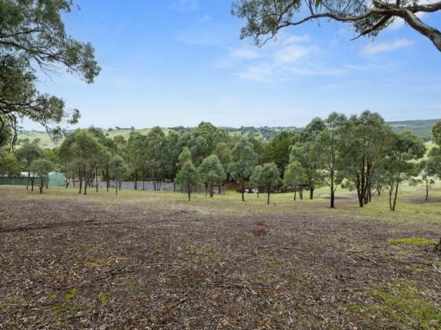 For Rent 3 Bedroom House KILMORE EAST VIC DS104950869