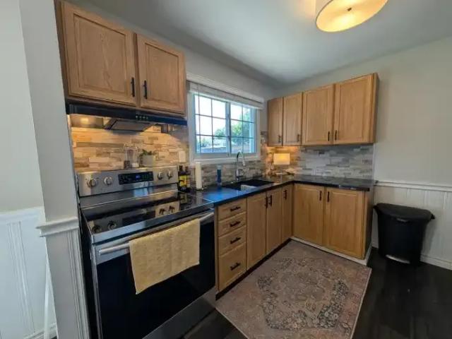 For Rent 3 Bedroom House Kingston ON DS104863858