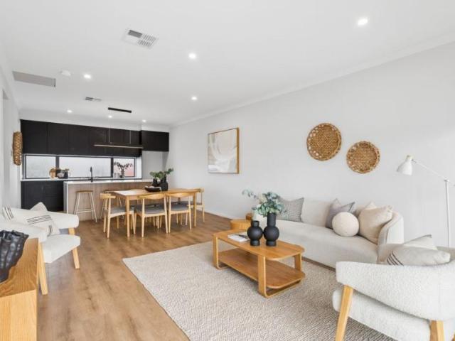 For Rent 3 Bedroom House Hove, SA DS102859269