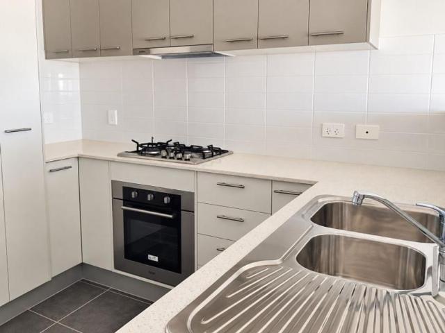 For Rent 3 Bedroom House Harlaxton, QLD DS105811259