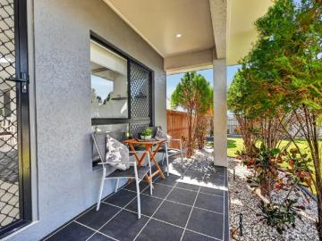 For Rent 3 Bedroom House Mount Low QLD DS102439545
