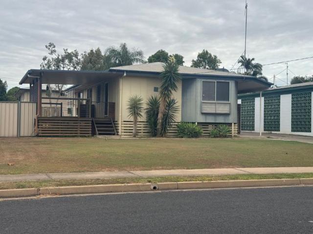 For Rent 3 Bedroom House Moranbah, QLD DS102578098