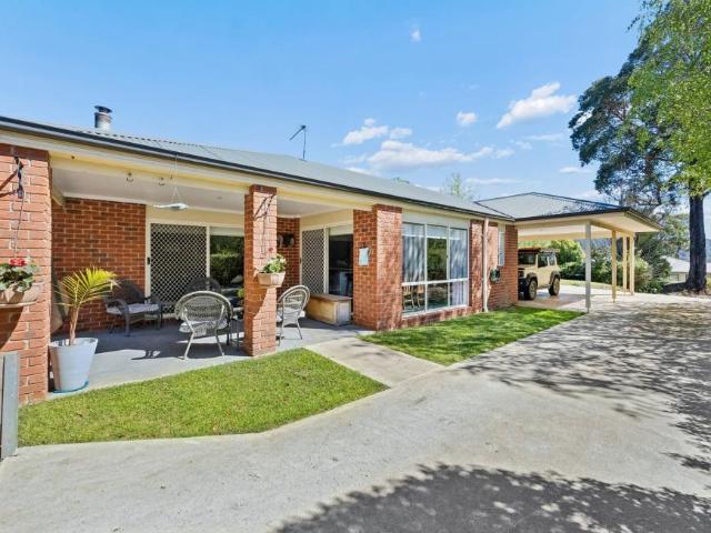 For Rent 3 Bedroom House Marysville VIC DS105970648