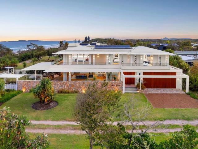 For Rent 3 Bedroom House Noosa North Shore QLD DS101583421