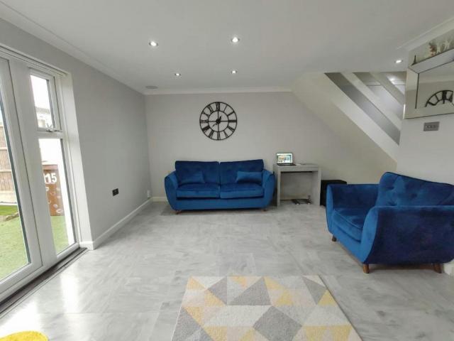 For Rent 3 Bedroom House South Ockendon South Ockendon DS77298158