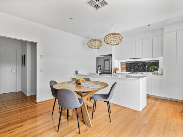 For Rent 3 Bedroom House Strathmore VIC DLS102766690