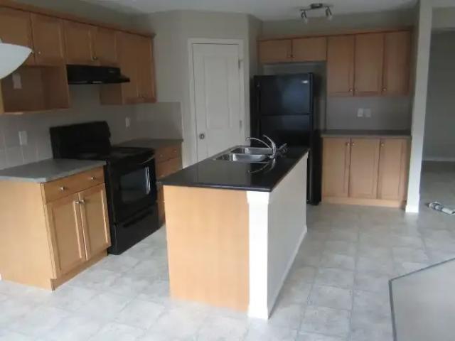 For Rent 3 Bedroom House Strathmore AB DS105009038