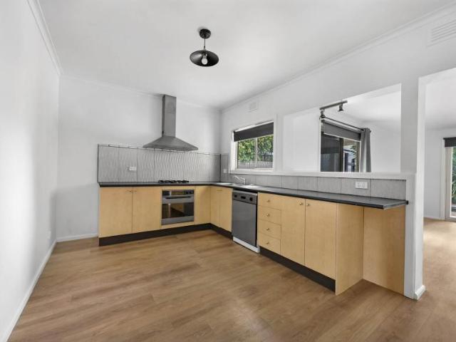 For Rent 3 Bedroom House Sunbury VIC DS105825016