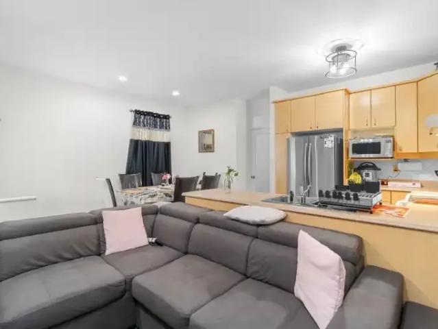 For Rent 3 Bedroom House Surrey BC DS105118881