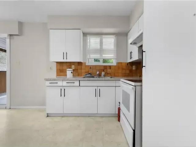 For Rent 3 Bedroom House Surrey BC DS105151050