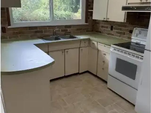 For Rent 3 Bedroom House Surrey BC DS105486613