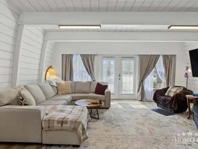 For Rent 3 Bedroom House Surrey BC DS105543480