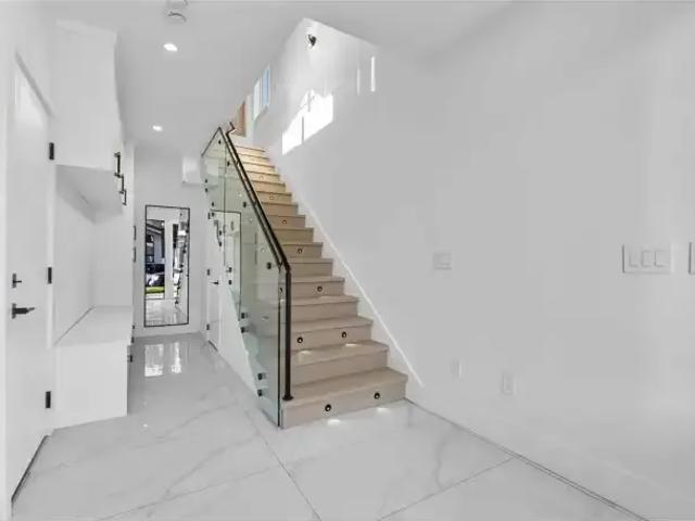 For Rent 3 Bedroom House Surrey BC DS105654160