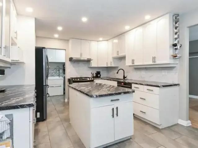 For Rent 3 Bedroom House Surrey BC DS103740129