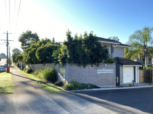 For Rent 3 Bedroom House PETRIE QLD DS104954739