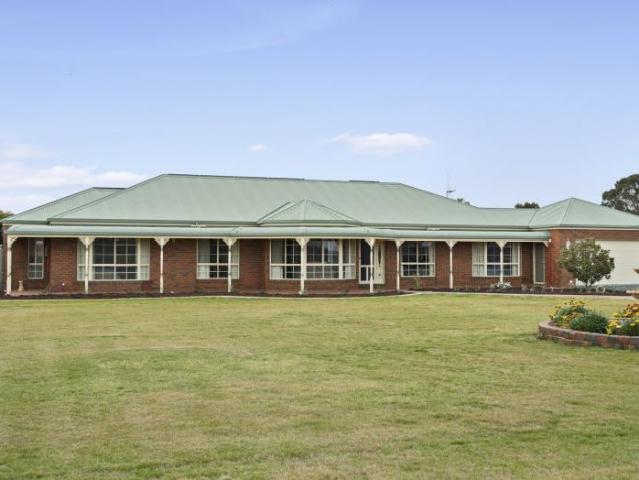 For Rent 3 Bedroom House ROCHESTER VIC DS104954107