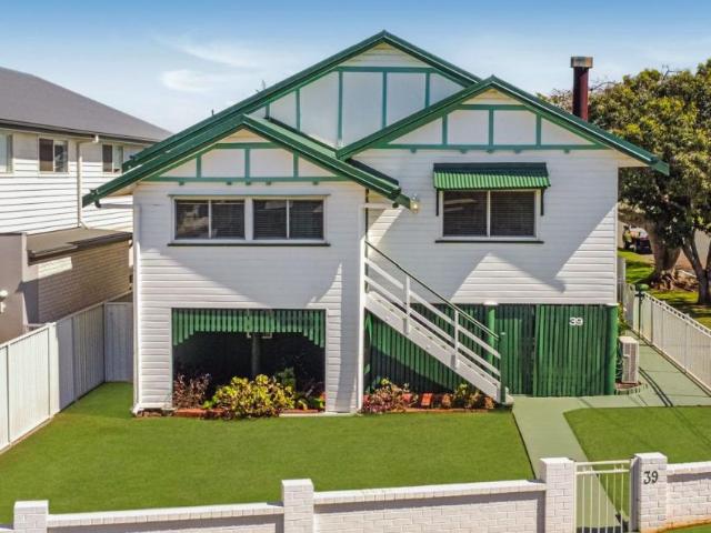 For Rent 3 Bedroom House Redcliffe, QLD DS105606053