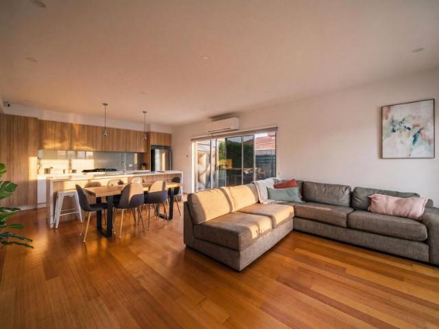 For Rent 3 Bedroom House Reservoir VIC DS105819562