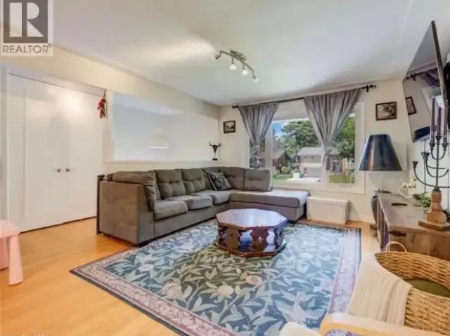 For Rent 3 Bedroom House Waterloo ON DS104362885