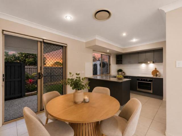 For Rent 3 Bedroom House Wakerley QLD DS105006391