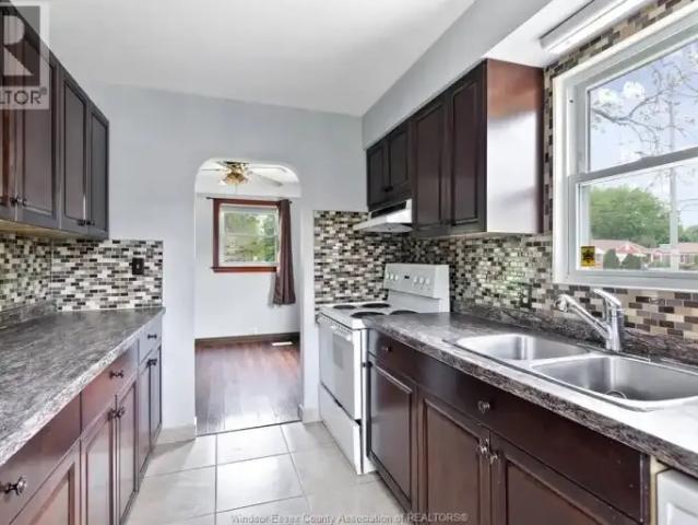 For Rent 3 Bedroom House Windsor ON DS103091780