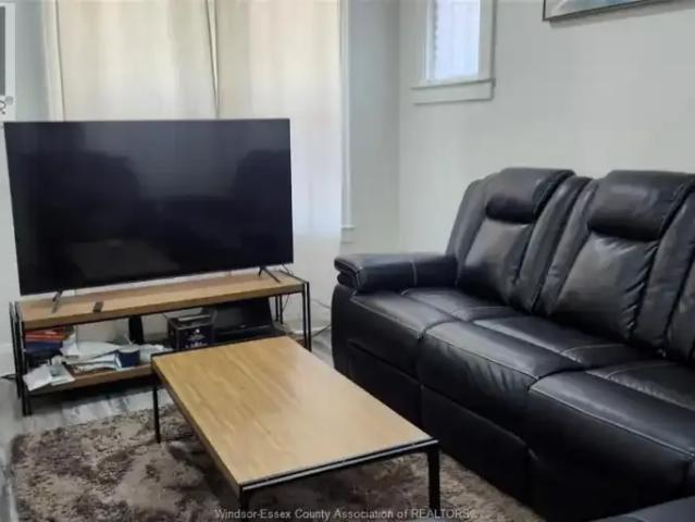 For Rent 3 Bedroom House Windsor ON DS104957654