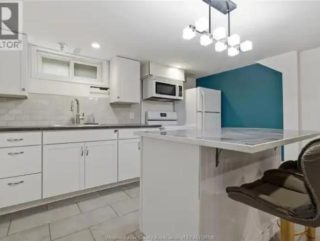 For Rent 3 Bedroom House Windsor ON DS104972897