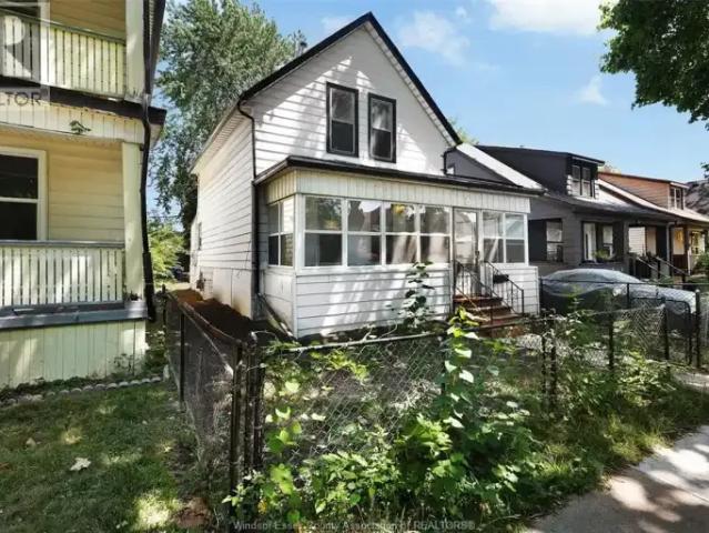 For Rent 3 Bedroom House Windsor ON DS105359990