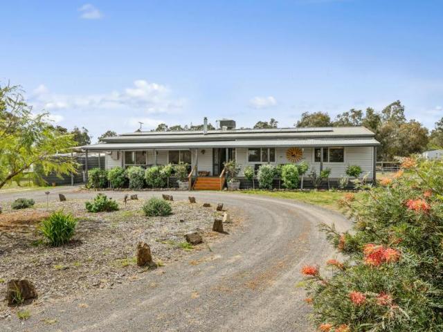 For Rent 3 Bedroom House Violet Town VIC DS105932172