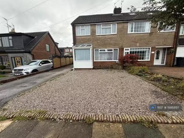 For Rent! 3 bedroom semi detached house for rent in Ascot Way.
