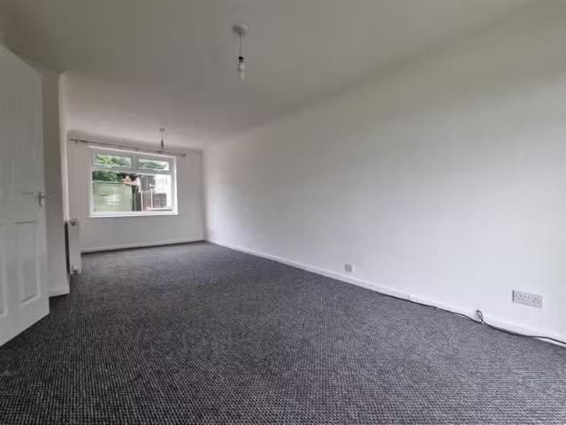 Cozy 3 bedroom semi detached house for rent in Brackendale, Ch.