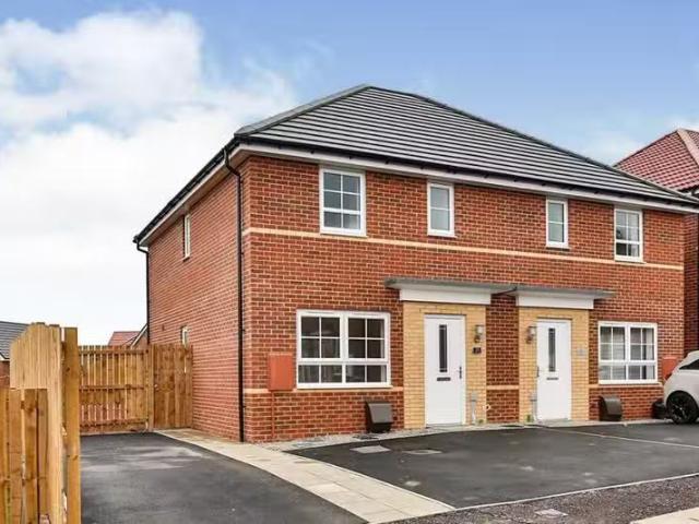 Cheap 3 bedroom semi detached house for rent in Gibside Way, S.