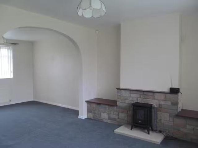 Unique 3 bedroom semi detached house for rent in Greengarth, C.