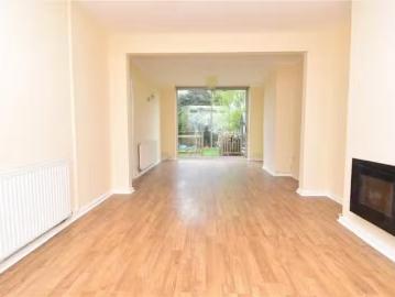 Just in! 3 bedroom semi detached house for rent in Loynells Ro.