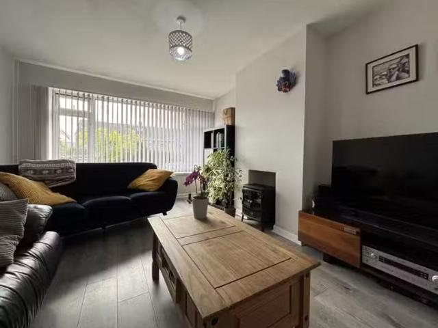 Rental! 3 bedroom semi detached house for rent in Mountbatten.