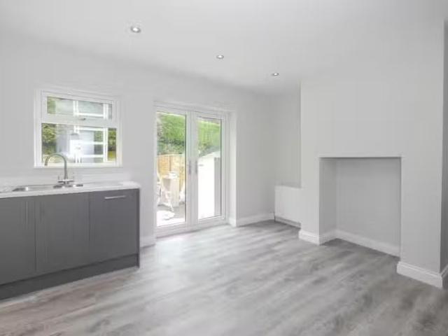 Nice 3 bedroom semi detached house for rent in Netherhall Road.