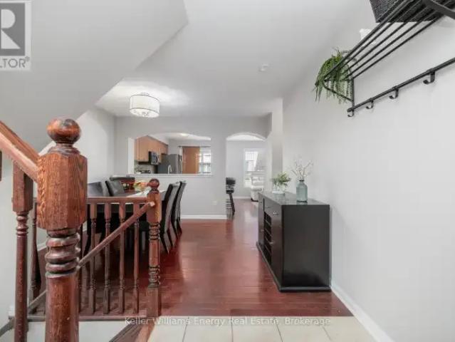 For Rent 3 Bedroom Townhouse Milton ON DS103487553
