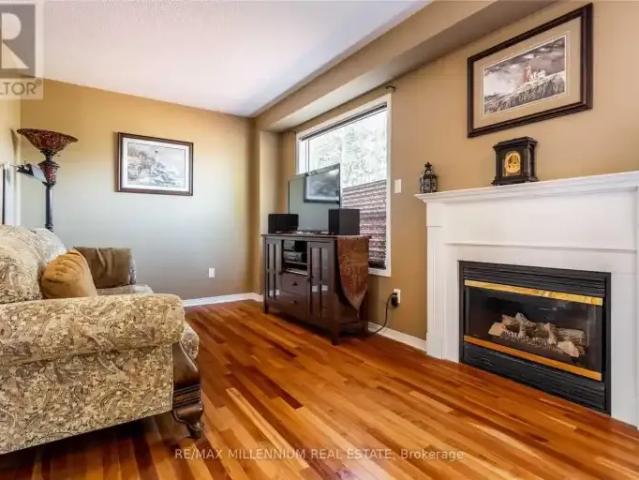 For Rent 3 Bedroom Townhouse Milton ON DS104842075