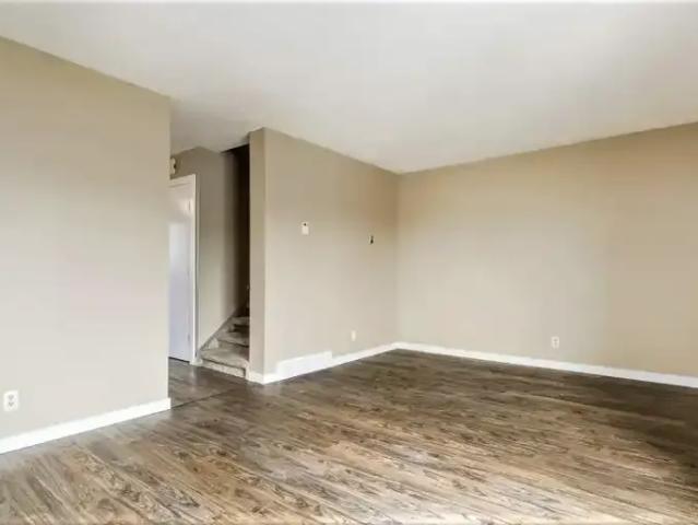 For Rent 3 Bedroom Townhouse Moose Jaw SK DS104400875