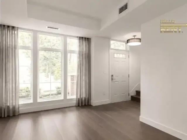 For Rent 3 Bedroom Townhouse North Vancouver BC DS105135773