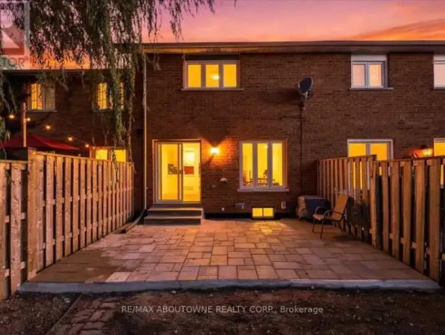 For Rent 3 Bedroom Townhouse Oakville ON DS105543551