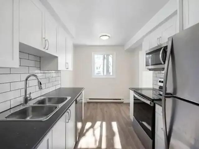 For Rent 3 Bedroom Townhouse Oshawa ON DS105281130