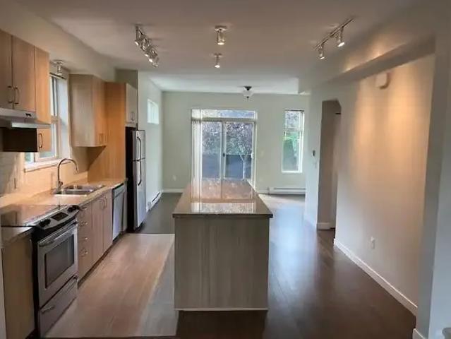 For Rent 3 Bedroom Townhouse Abbotsford BC DS103695182