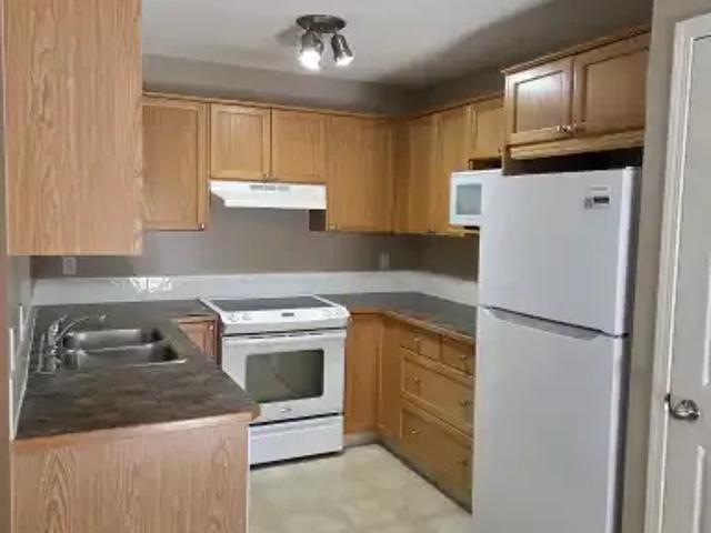 For Rent 3 Bedroom Townhouse Airdrie AB DLS105394667