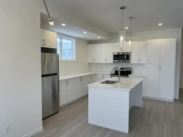 For Rent 3 Bedroom Townhouse Airdrie AB DS104563538