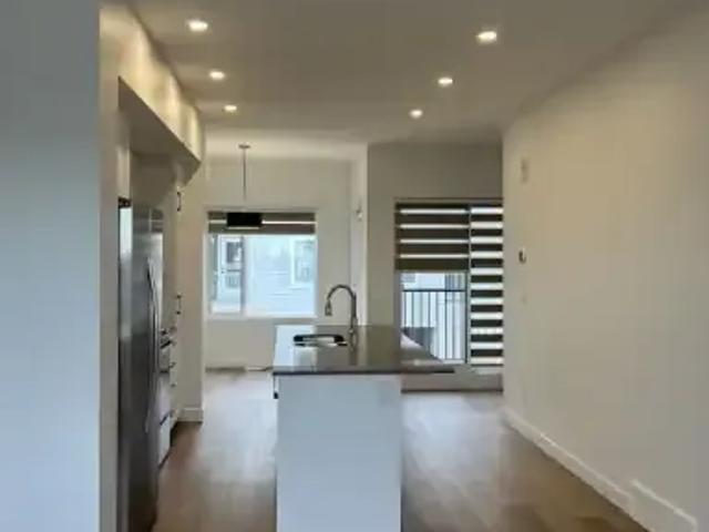 For Rent 3 Bedroom Townhouse Airdrie AB DS105543207
