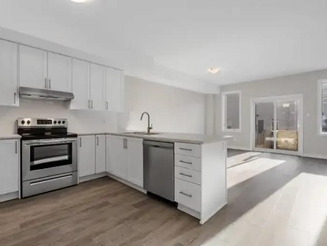 For Rent 3 Bedroom Townhouse Arnprior ON DS105877409