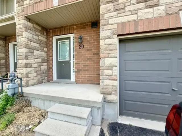 For Rent 3 Bedroom Townhouse Barrie ON DS104401431
